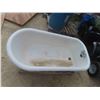 Image 2 : Cast Bathtub