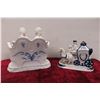 Image 2 : 2 Vintage Blue and White Figureines By Origional Art Mark 