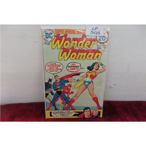D.C. Wonder Women Volume 33 #212 1974 Year .20cent Board and Bag V.F. 