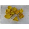 Image 2 : 9 Tupperware Shape Bails