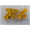 Image 2 : Tupperware Shapes for the Shape Bail