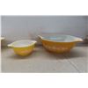 Image 3 : 5 Pyrex Mixing Bowls: Golden Butterfly, Shenadoah + Sunflower Casserole Dish with Lid 
