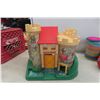 Image 2 : Fisher Price: Play Family Castle, Music Box Record Players + Music Discs
