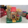 Image 3 : Fisher Price: Play Family Castle, Music Box Record Players + Music Discs