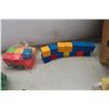 Image 3 : 1970s Tupper Toys ABC Blocks with Matching Green Figures to Match Letters 