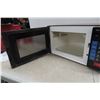 Image 3 : Danby Microwave 10x18x12