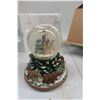 Image 2 : 2 Large Vintage SnowGlobes