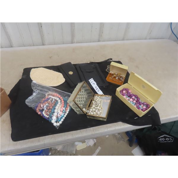 Costume Jewellry Lot Necklaces,