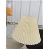 Image 3 : 2 Floral Design Table Lamps 
