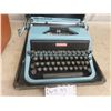 Image 2 : Underwood Manual Type Writer