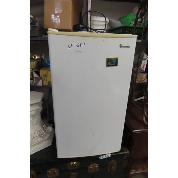 Magic Chef Beer Fridge 33"x18 1/2"x 19"