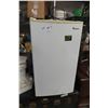 Image 1 : Magic Chef Beer Fridge 33"x18 1/2"x 19"
