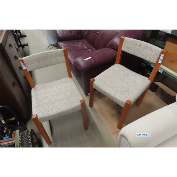 2 Chairs Matching