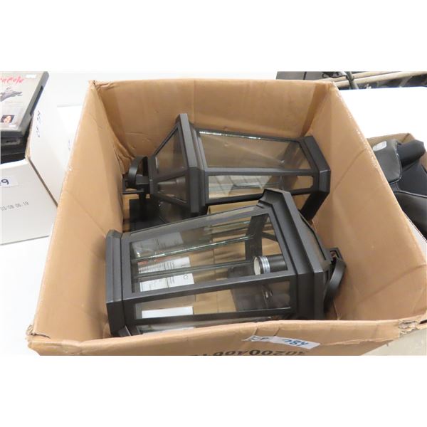 2 Wall mount Outdoor Light Fixtures Appear New