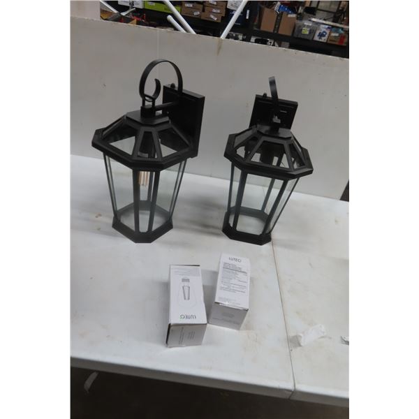 2x Outdoor WallMount Light Fixtures Appear New