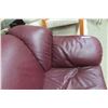 Image 2 : Leather/Leather Style Love Seat
