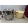 Image 4 : Strainer, Pots, Stewing Pot,+ 3 Lids