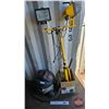 Image 1 : Wet/Dry 5gal Shop Vac & Work Light