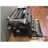 Image 5 : Antique Underwood Standard No. 5 Typewriter