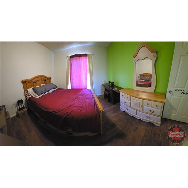 ROOM LOT : Including :  Queen Sized Bed - Mirrored Dresser - Singer Sewing Machine