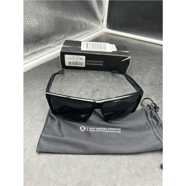 Maxjuli Polarized Big S Sunglasses in Gloss Black/Dark Black