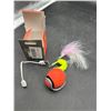 Image 3 : Speedy Tail 2.0 Orange Cat Toy Ball with USB Cable and Feathers
