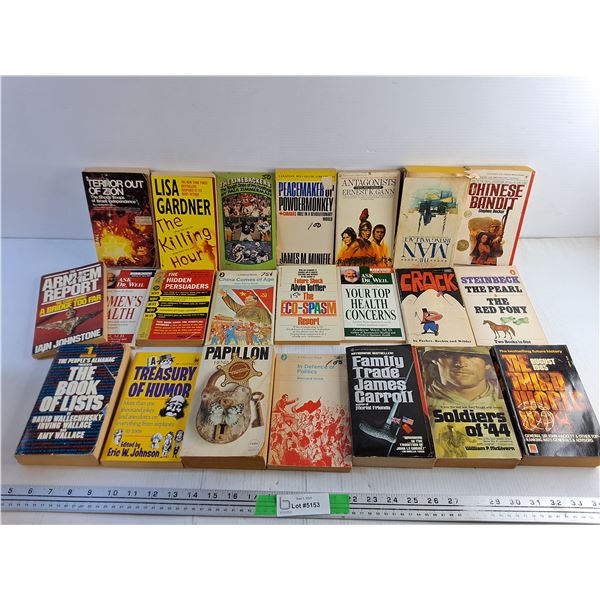 (23) Books - Lisa Gardner, A Treasury of Humor, Chinese Bandit