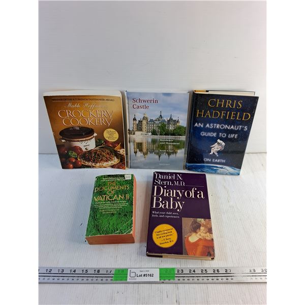 (5) Books - Crockery Cookery, The Documents of Vatican 2, Schwerin Castle