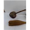 Image 3 : 6″ Copper Mug, 16″ Hand Duster, Burled Wood