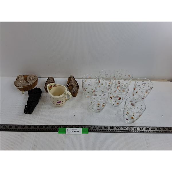 (7) Villeroy & Boch Glass Christmas Mugs, (3) Bird Hangers, Misc