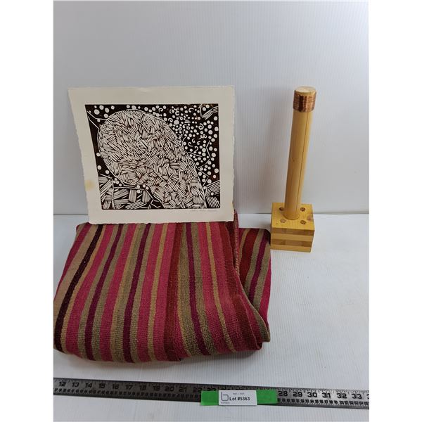 Red Design Rug Approx 58x32″, Luolia Dolta Artwork, Misc