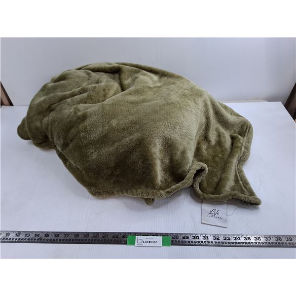 6ft Life Comfort Green Fluffy Blanket