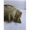 Image 2 : 6ft Life Comfort Green Fluffy Blanket