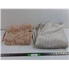 Image 1 : (2) Bath Towels up to 48″