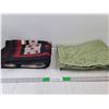Image 1 : Red Southwestern Fleece Blanket 27" x 40", Green Linen Blanket 96" x 54"