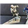 Image 2 : Mario Lemieux & Brian Leetch Collectors Hockey Figures