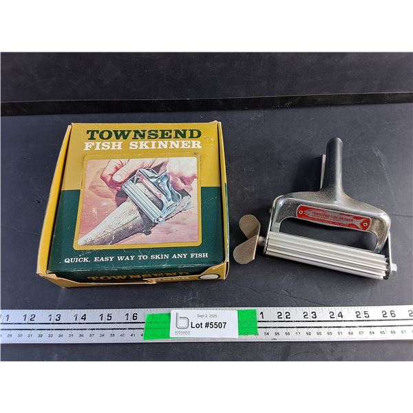 Vintage Townsend Fish Skinner-NOS