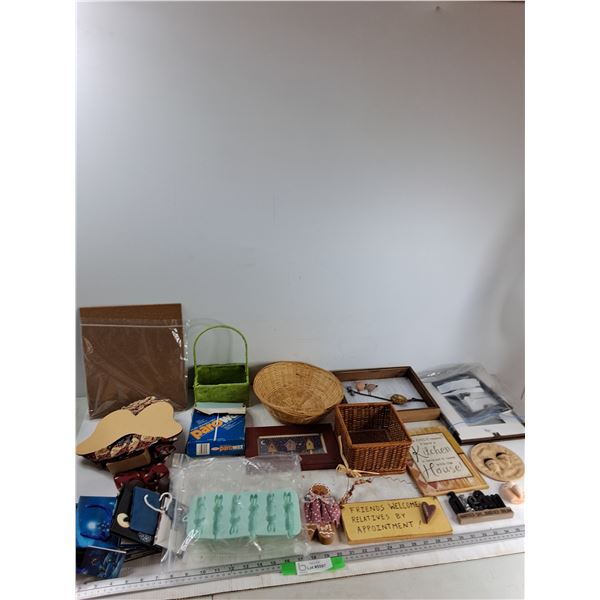 (3) Baskets, Gift Bags, Molds, Misc - As Is