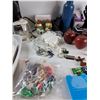 Image 4 : (2) Casserole Dishes, (4) Freezer Packs, (3) Keychains, Misc - As Is