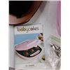 Image 5 : Lapdesk, Babycakes Cupcake Maker - Turns On As Is