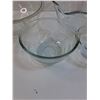 Image 2 : (4) Clear Glass Mixing Bowls