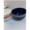 Image 5 : (3) Metal Enameled Mixing Bowls - Assorted Sizes
