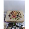 Image 4 : Lot of Misc Sewing Products, Buttons, Needles, Thread, 15x10″ Sewing Box