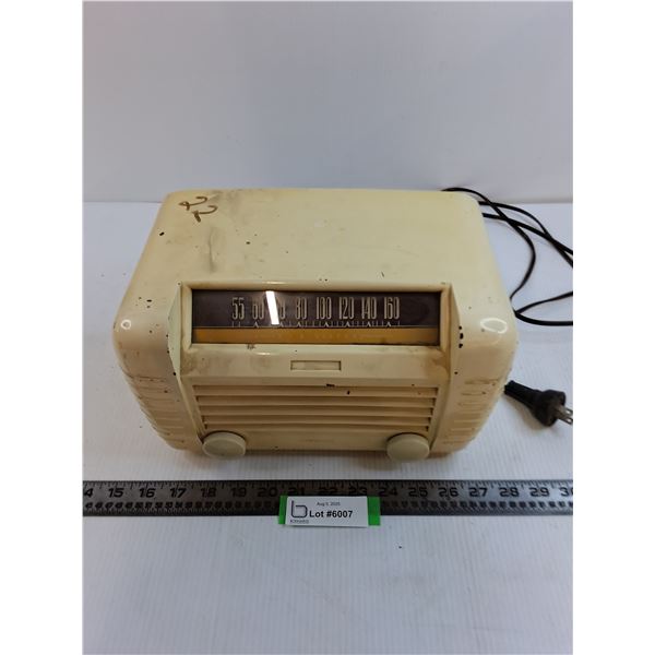 Vintage RCA Victor AM Radio - No Power Detected - As is