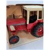 Image 2 : ERTL International Replica 1/16 Scale Die-Cast 1586 Tractor