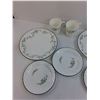 Image 3 : Corelle Callaway Plate Set With (2) Mugs