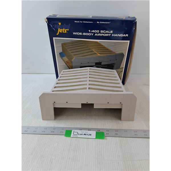 Gemini 1:400 Scale Wide-Body Airport Hanger- 11.5" x 4" x 9.5"
