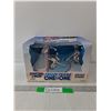 Image 1 : Kenner Freeze Frame Gretzky and Hasek- NIB- 10" x 6.5" x 7"