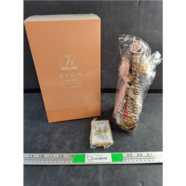 Avon 2004-05 Mrs Albee Award Porcelain Figure - New