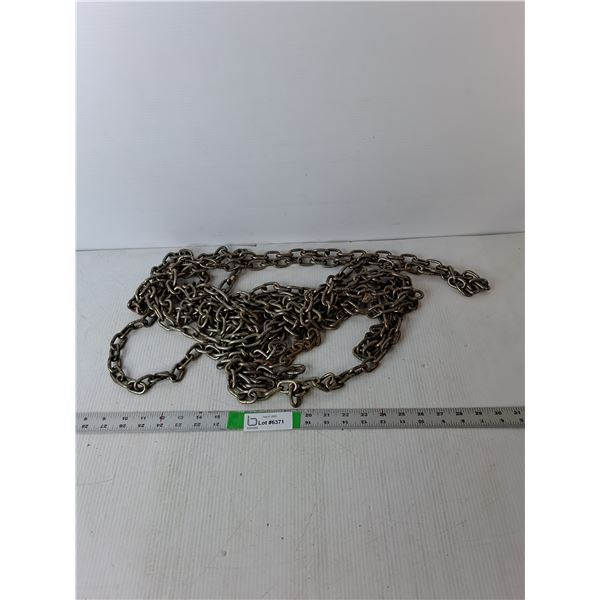 Metal Chain Aprox .75" Wide Unknown Length Some Rust